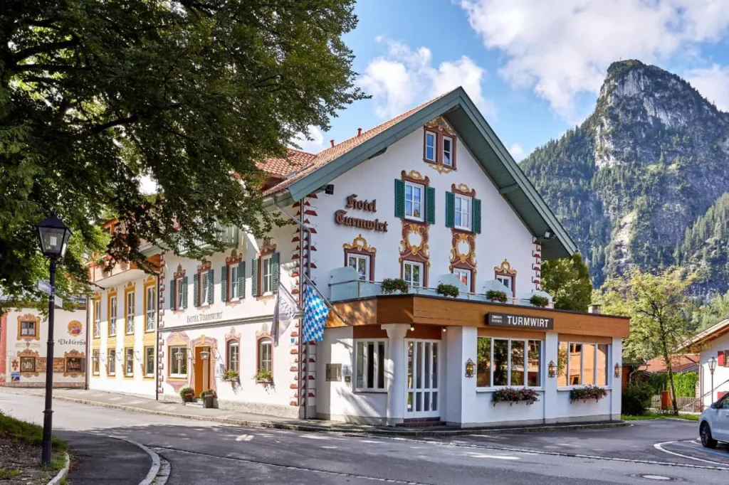 Zum Turm Apartments und Gästezimmer Ihr Akzent Haus in Oberammergau
