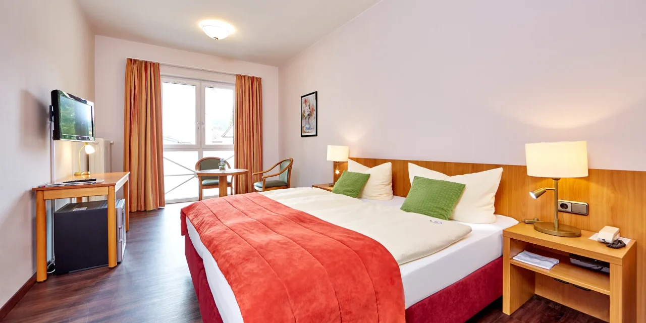 Doppelzimmer Comfort – Zum Turm – Hotel Oberammergau Doppelzimmer Comfort - Zum Turm - Hotel Oberammergau
